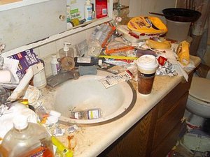 Видеть грязную посуду в доме
