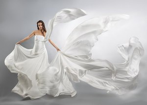 Девушка в белом платье