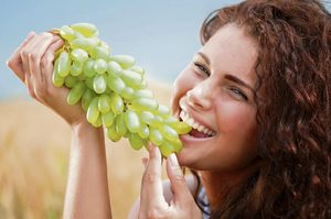 Кушать виноград