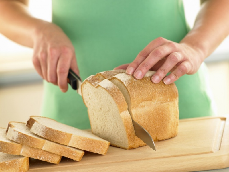 Резать хлеб во сне - к трудностям