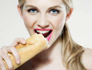 Если вы ели во сне белый хлеб, означает, что наяву у вас не хватает положительных эмоций